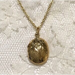 Vintage Sterling Silver 925 Locket Oval Pendant Necklace Gold Tone on Sterling